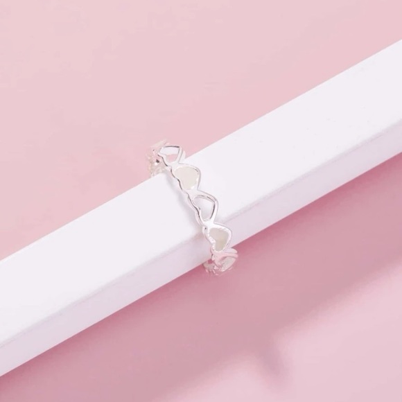 🍁 5/$20 NWT Glow in the Dark Heart Ring - Picture 4 of 4